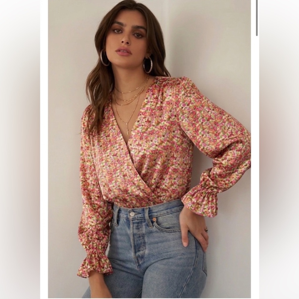 4Si3nna Jude Silky Floral Bodysuit Womens Size Large V Neck‎ Long Ruched Sleeve